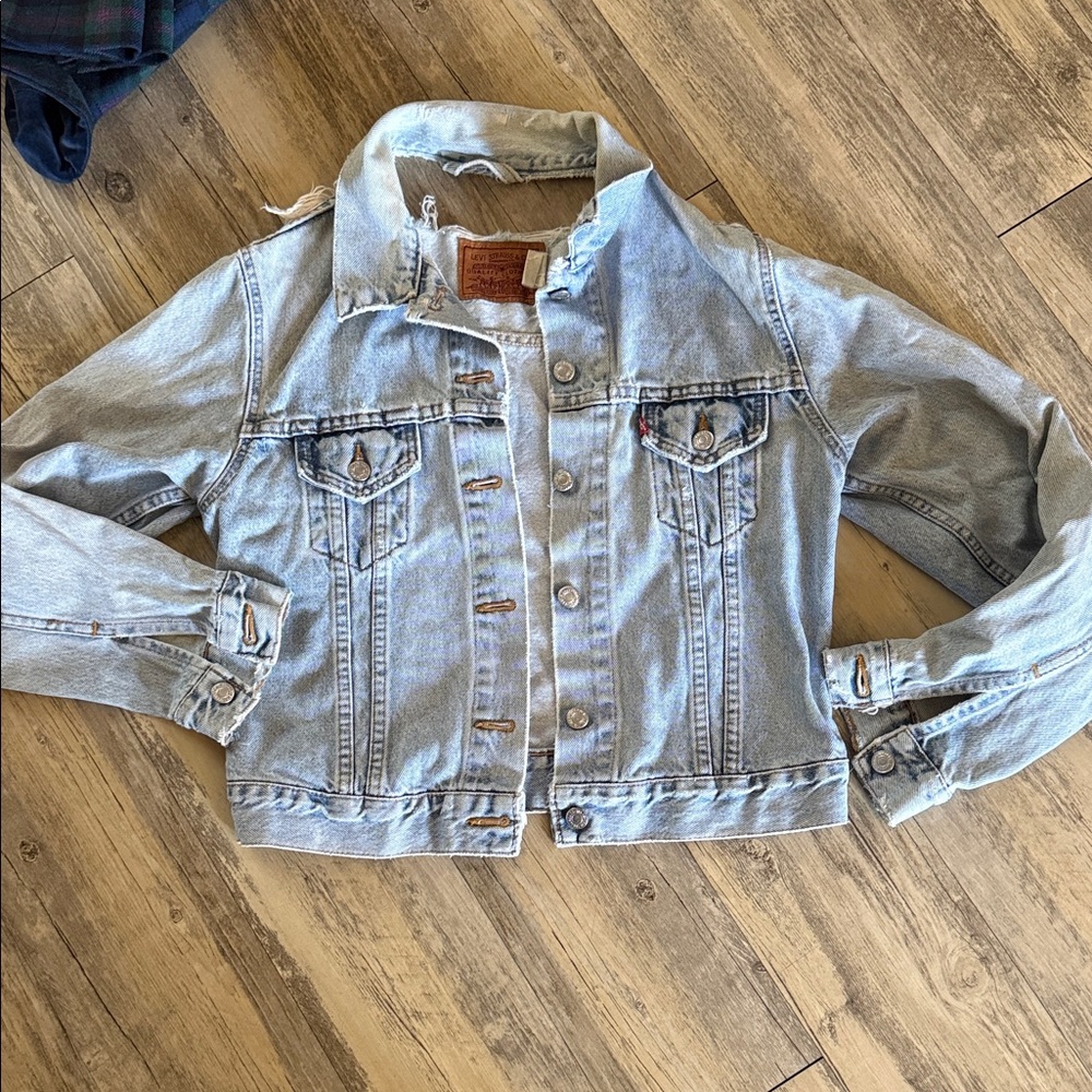 Vintage Levi's Distressed Classic Light Blue Denim Jacket